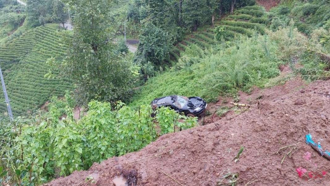 Toprak kaydı, tahliyeler başladı... Rize'de sağanak kabusu bitmiyor 2